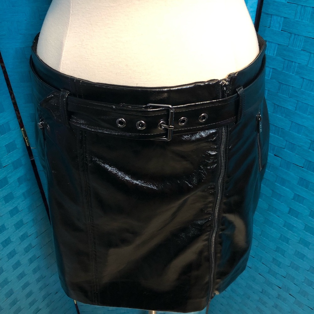 Karl Lagerfeld Faux Patent Leather Belted Mini Skirt Black New - Picture 3 of 14